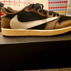 Air Jordan 1 Retro Low Travis Scott Sneakers